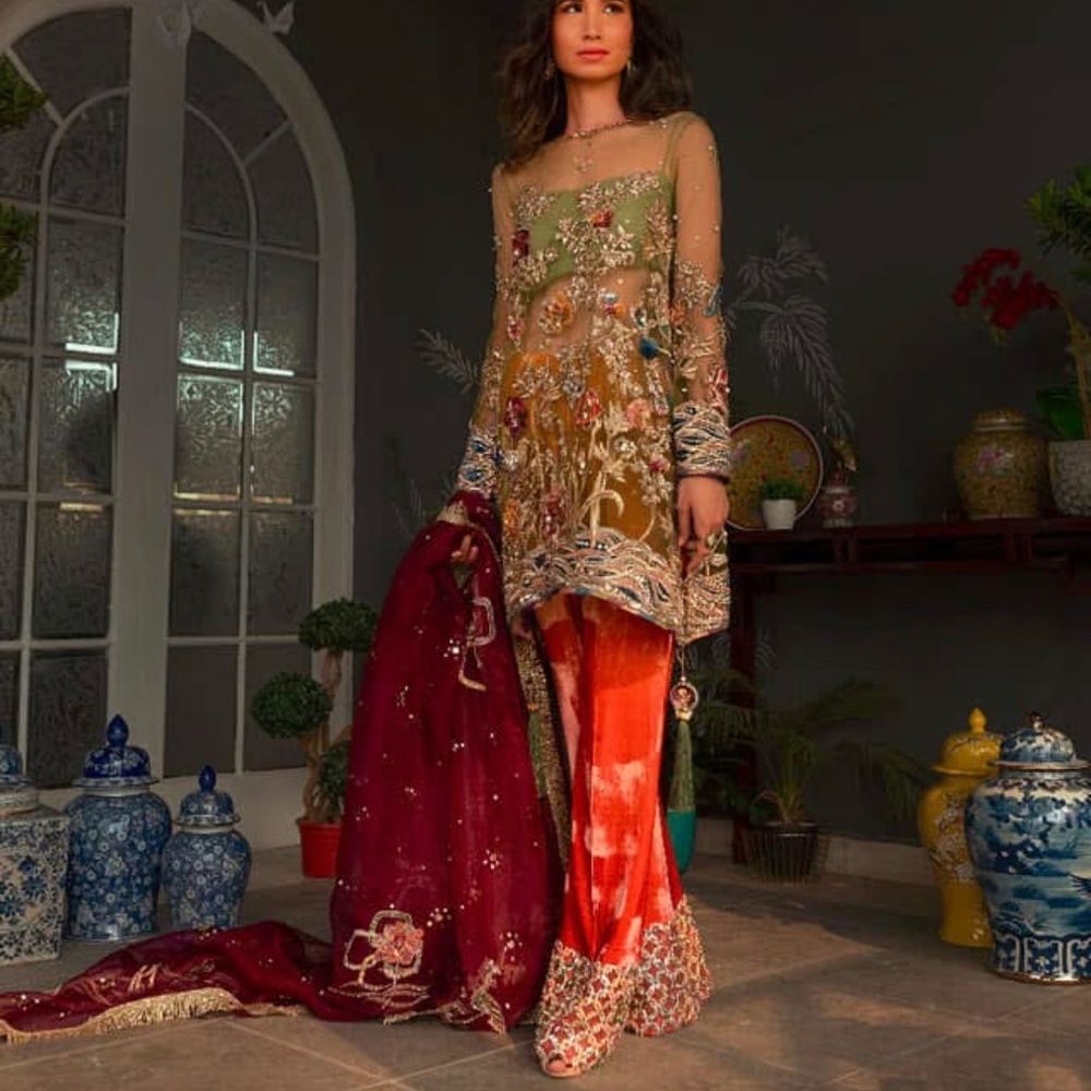 Pakistani/Indian designer Arjumand Bano beautifully embellished Dress. Size S/M